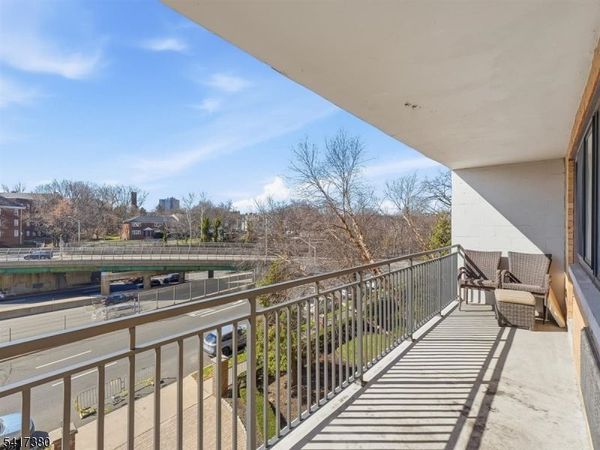 60 Parkway Dr, East Orange, NJ 07017