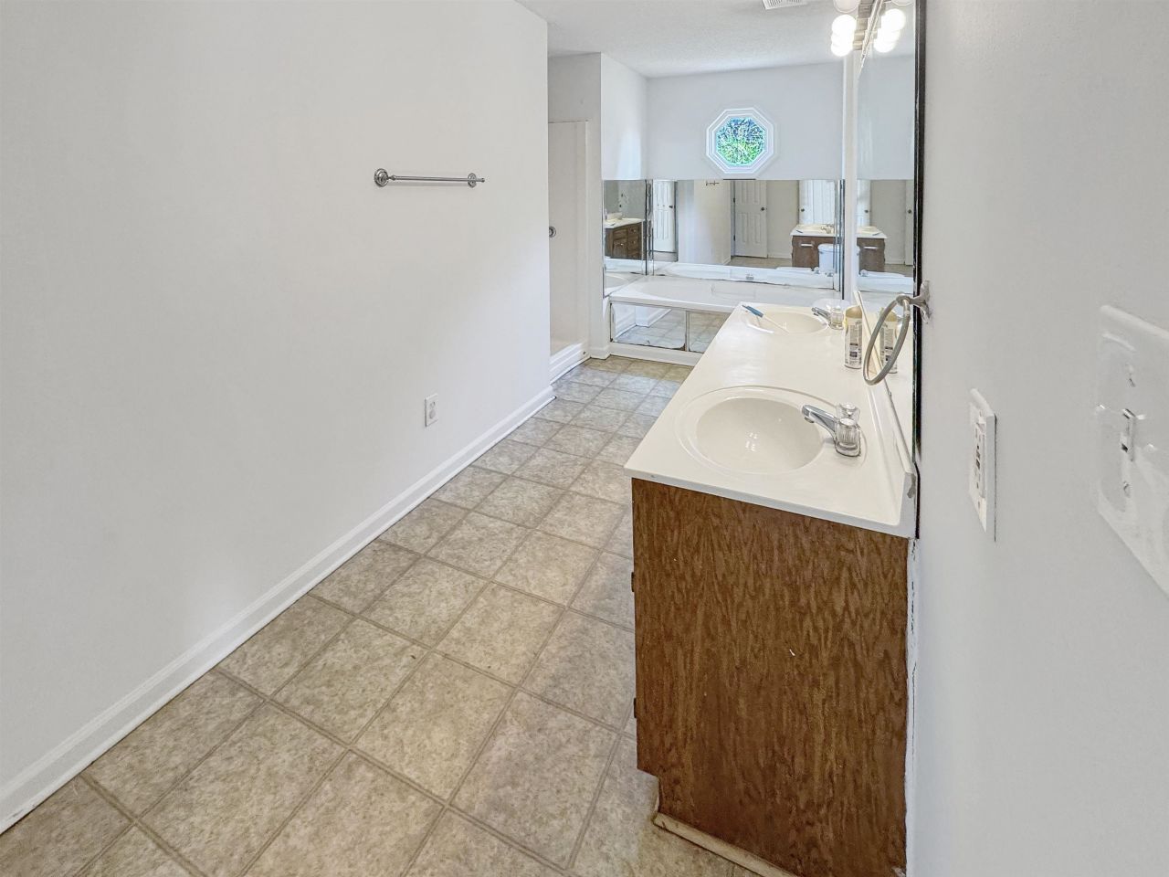 5082 Highway 319 E Photo 16