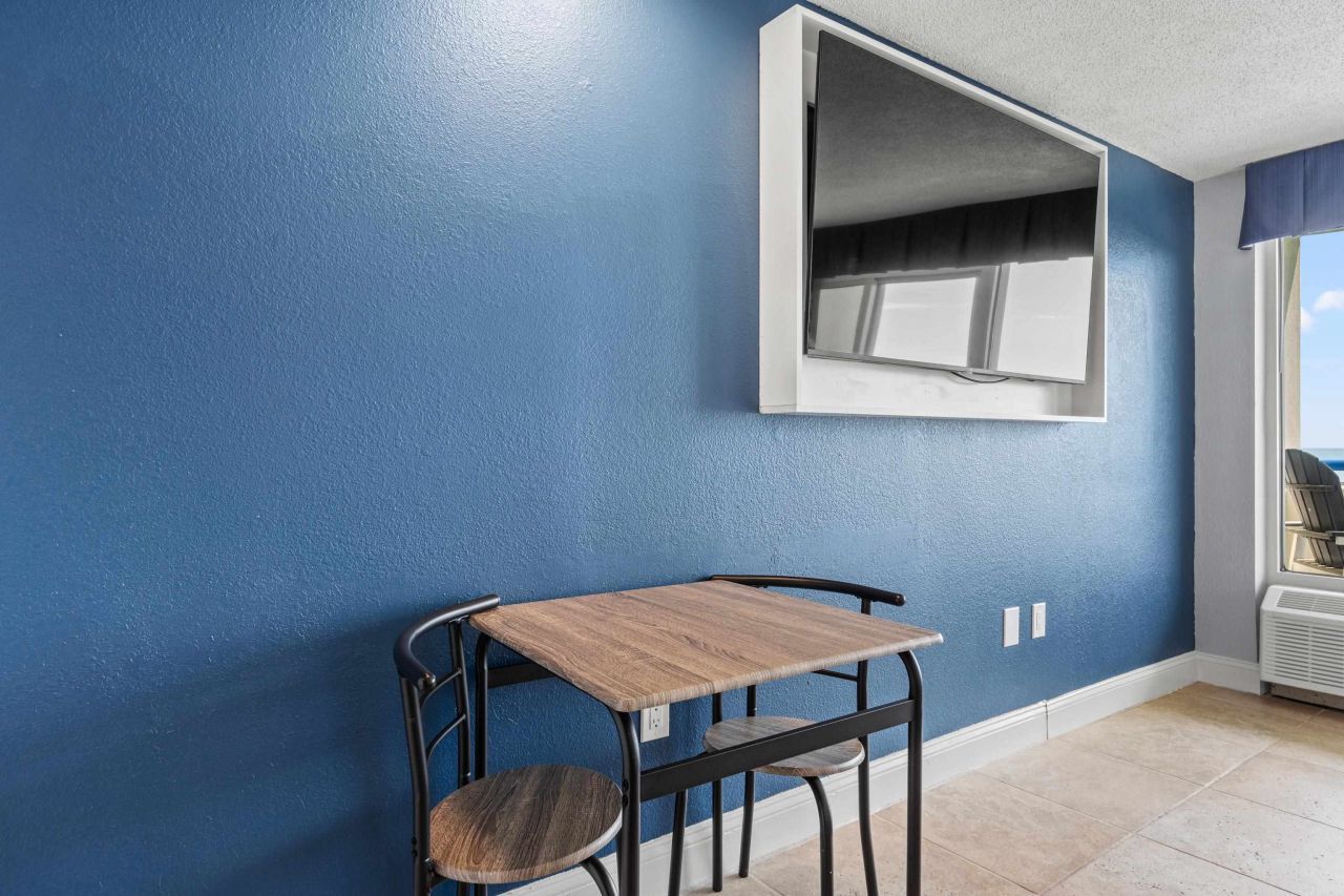 2300 Ocean Blvd. N  Photo 11