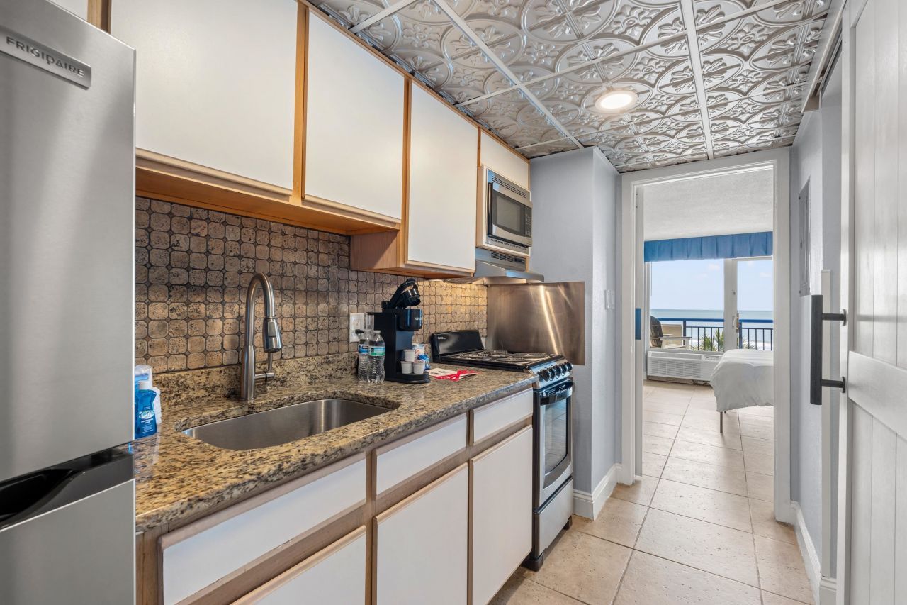 2300 Ocean Blvd. N  Photo 6