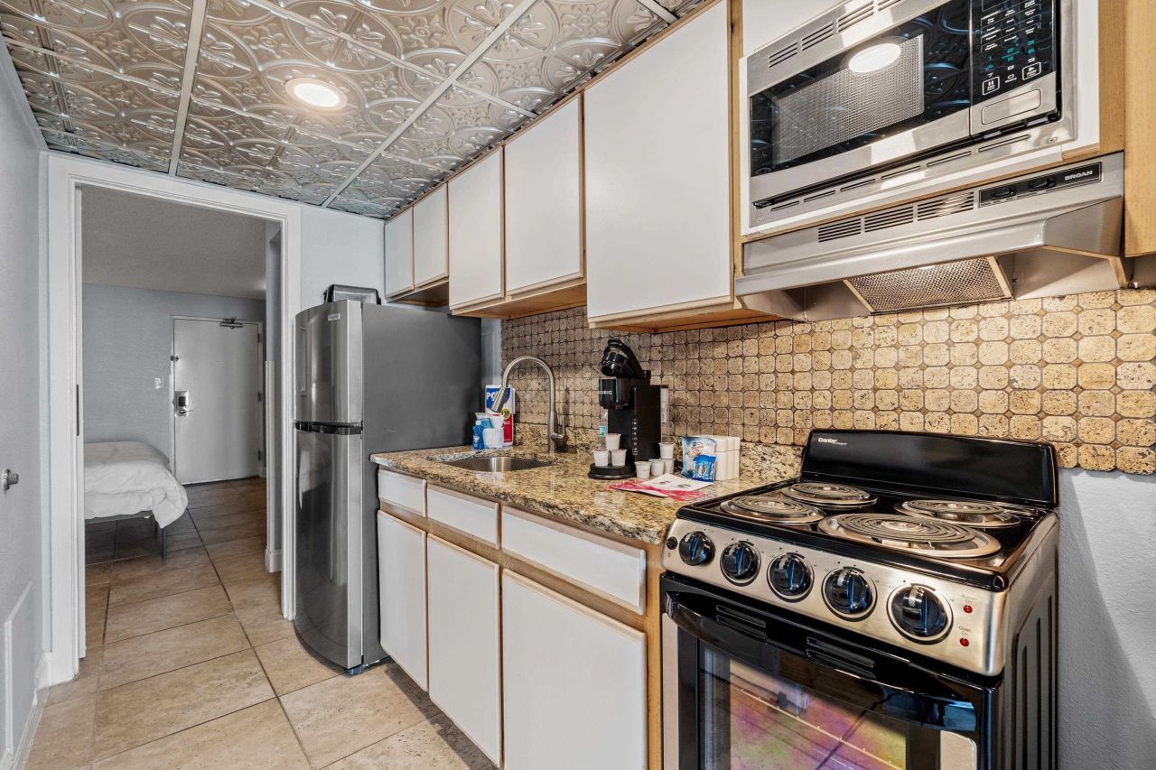 2300 Ocean Blvd. N  Photo 7