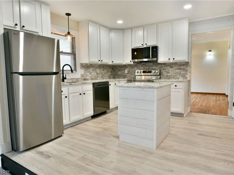 928 Bedford Road , Brookfield, OH 44438 Photo 18