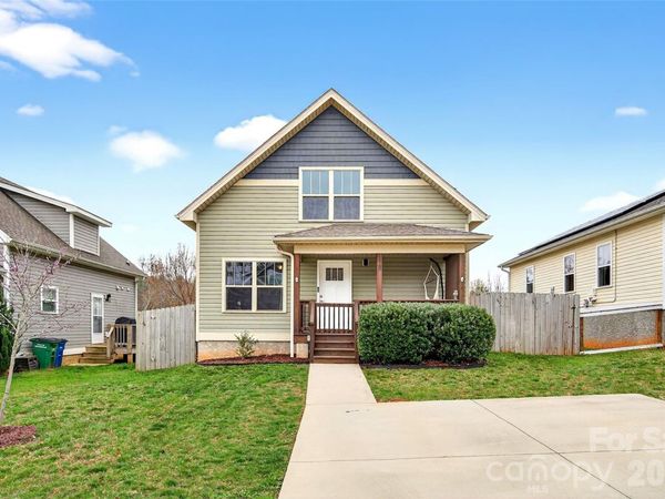 18 Yarrow Meadow Drive, Weaverville, NC 28787