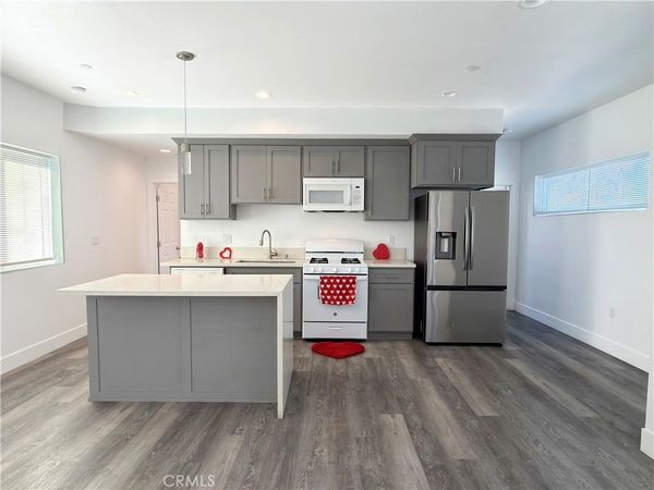 1489 Atlantic Avenue, Long Beach, CA 90813