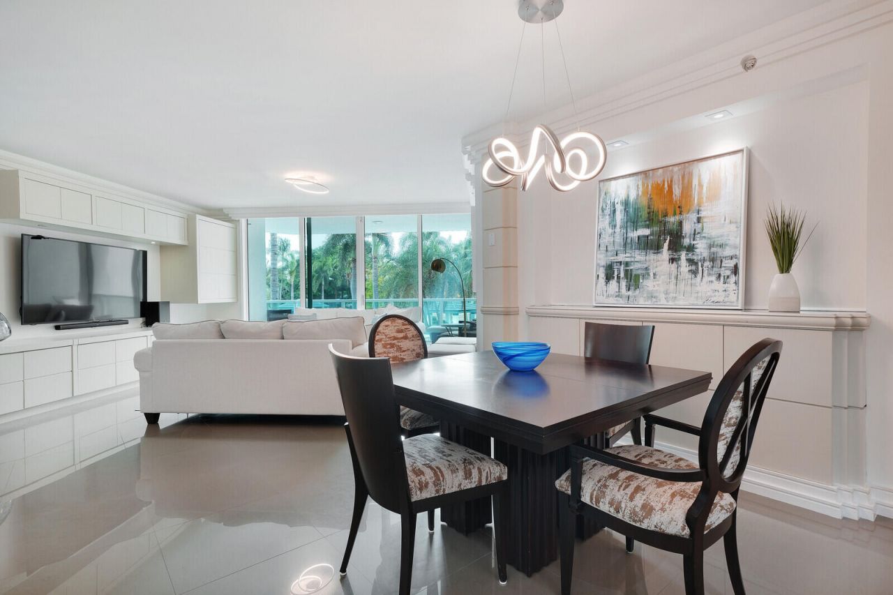 550 SE Mizner Boulevard, Unit B209, Boca Raton, FL 33432 Photo