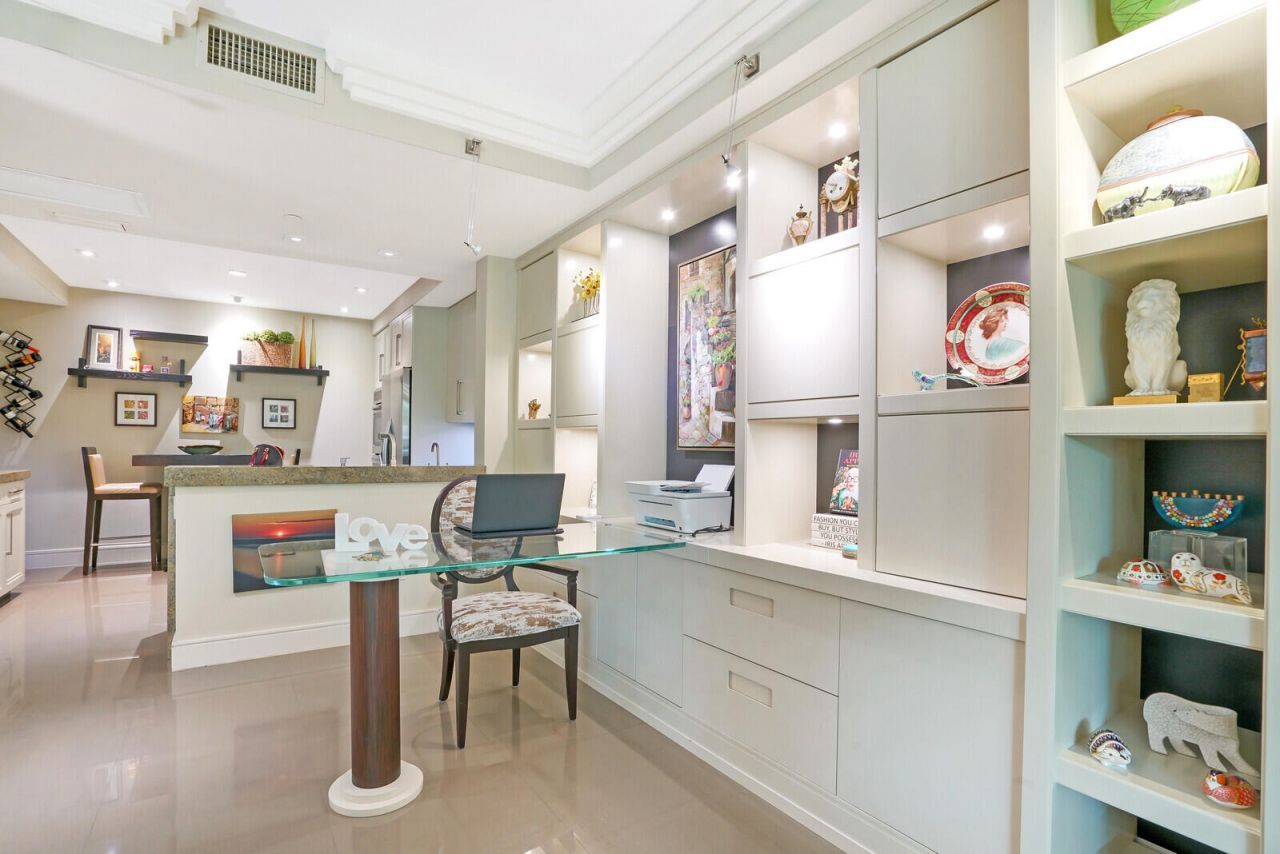 550 SE Mizner Boulevard, Unit B209, Boca Raton, FL 33432 Photo