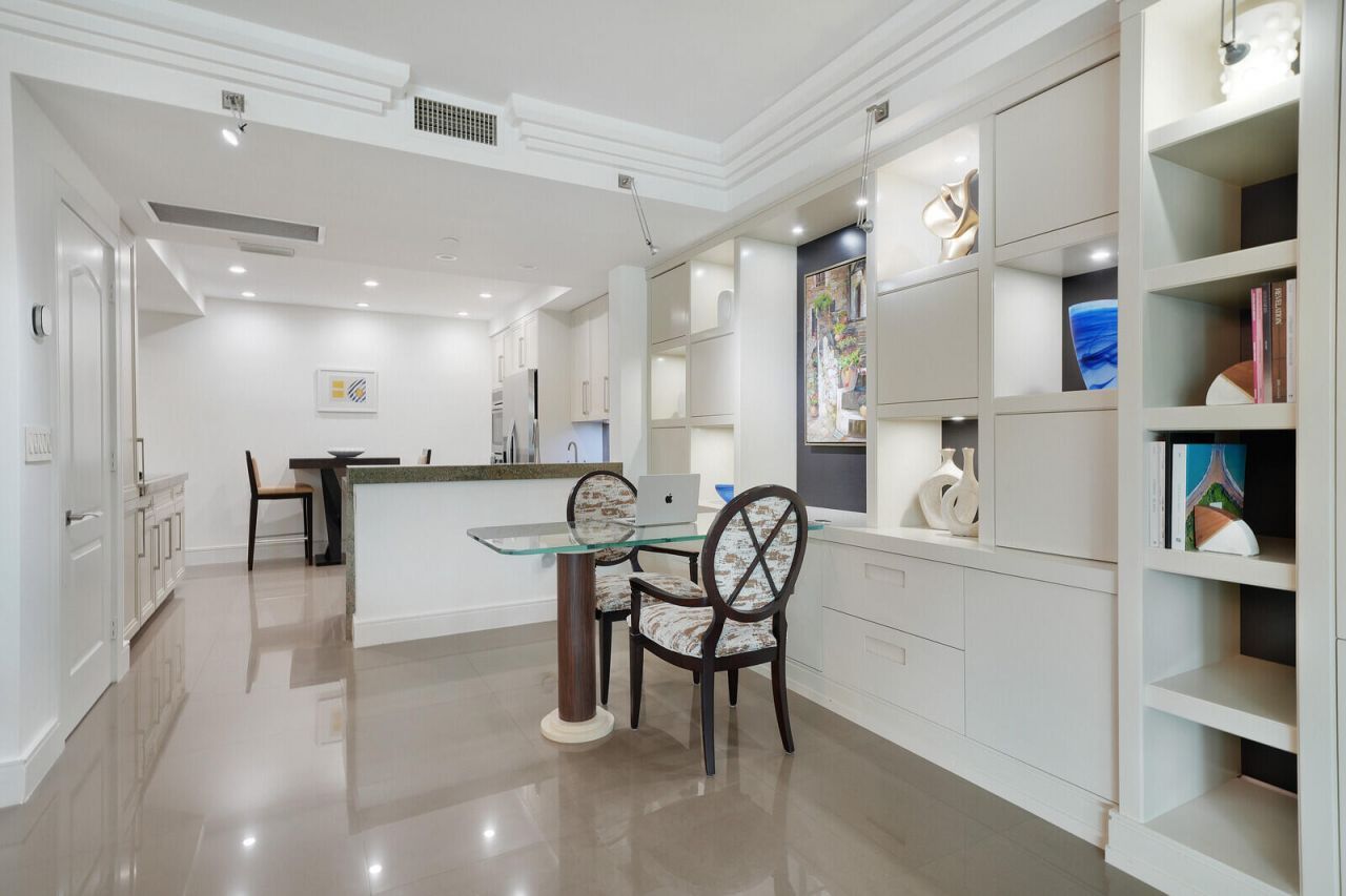 550 SE Mizner Boulevard, Unit B209, Boca Raton, FL 33432 Photo