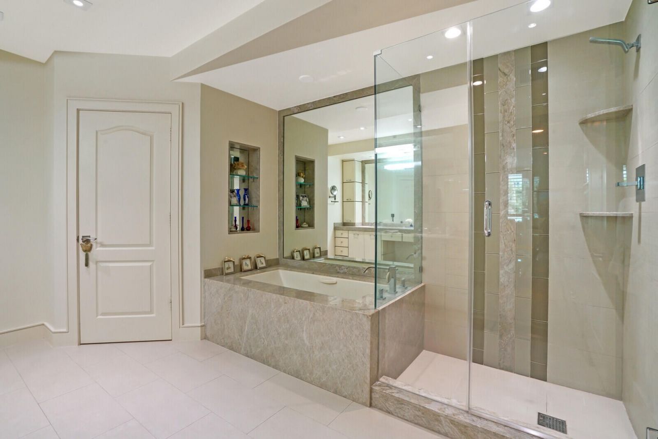 550 SE Mizner Boulevard, Unit B209, Boca Raton, FL 33432 Photo