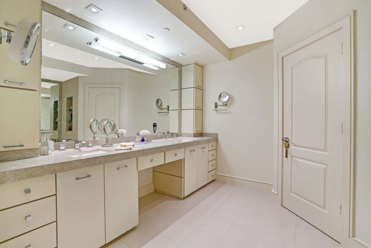 550 SE Mizner Boulevard, Unit B209, Boca Raton, FL 33432 Photo