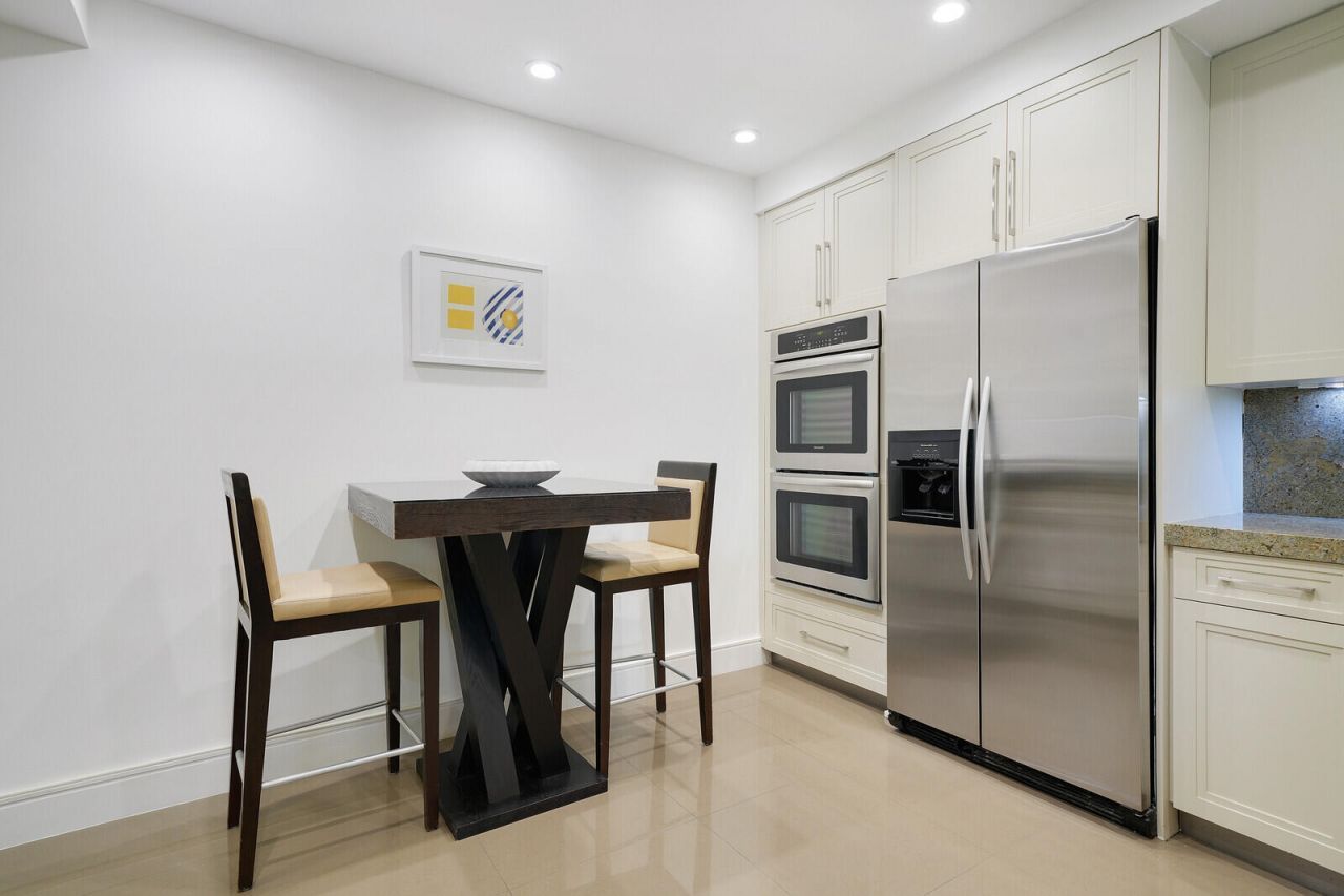 550 SE Mizner Boulevard, Unit B209, Boca Raton, FL 33432 Photo