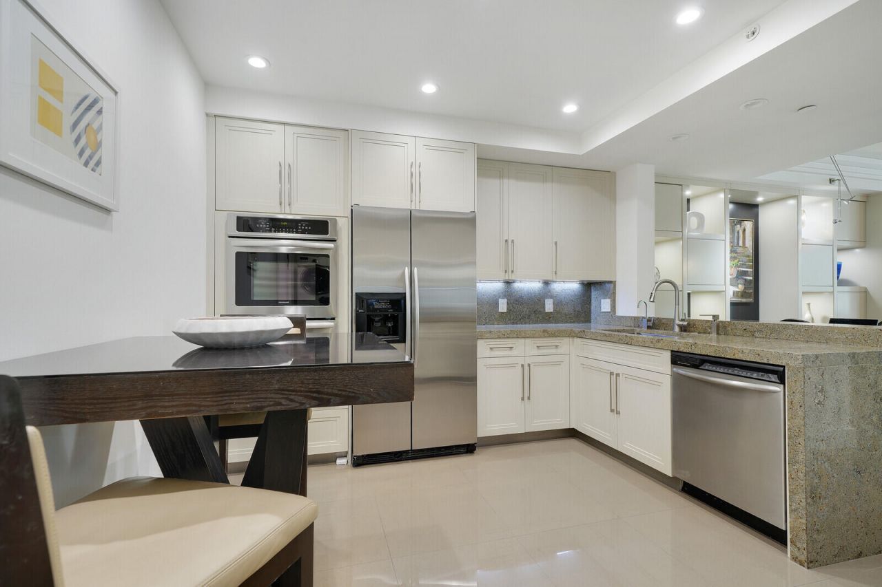 550 SE Mizner Boulevard, Unit B209, Boca Raton, FL 33432 Photo