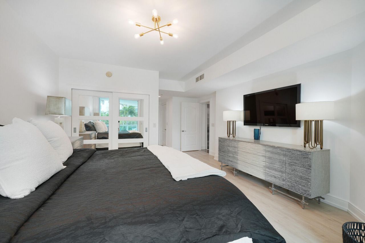 550 SE Mizner Boulevard, Unit B209, Boca Raton, FL 33432 Photo