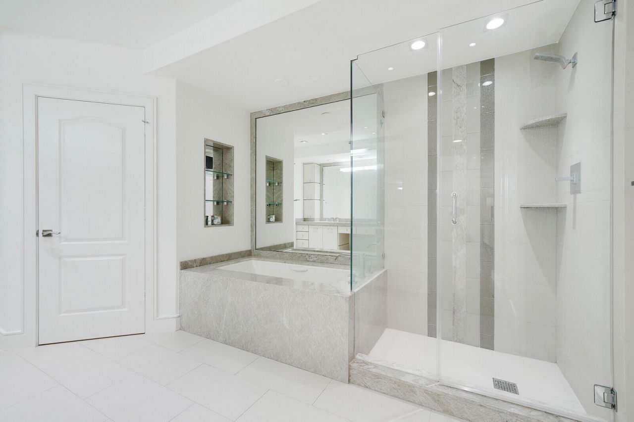 550 SE Mizner Boulevard, Unit B209, Boca Raton, FL 33432 Photo