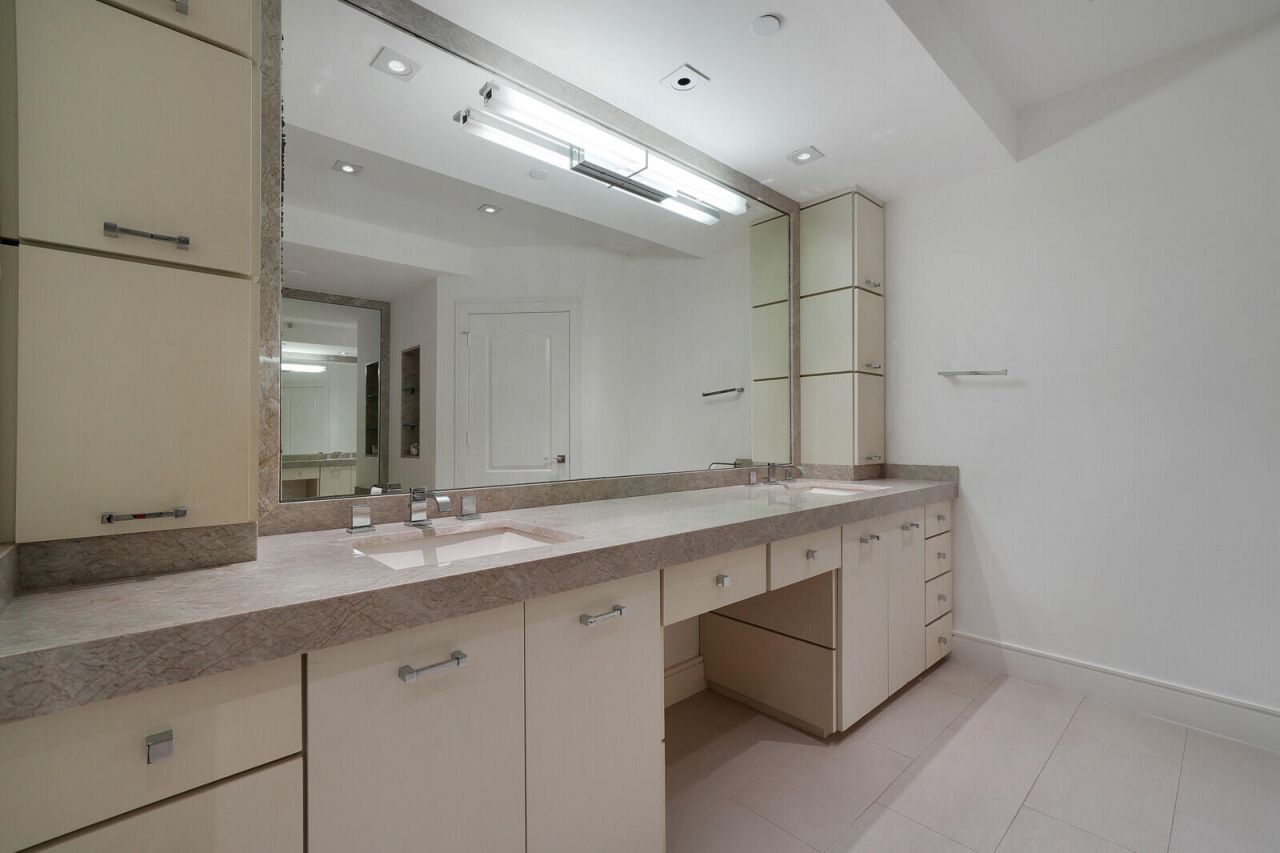 550 SE Mizner Boulevard, Unit B209, Boca Raton, FL 33432 Photo