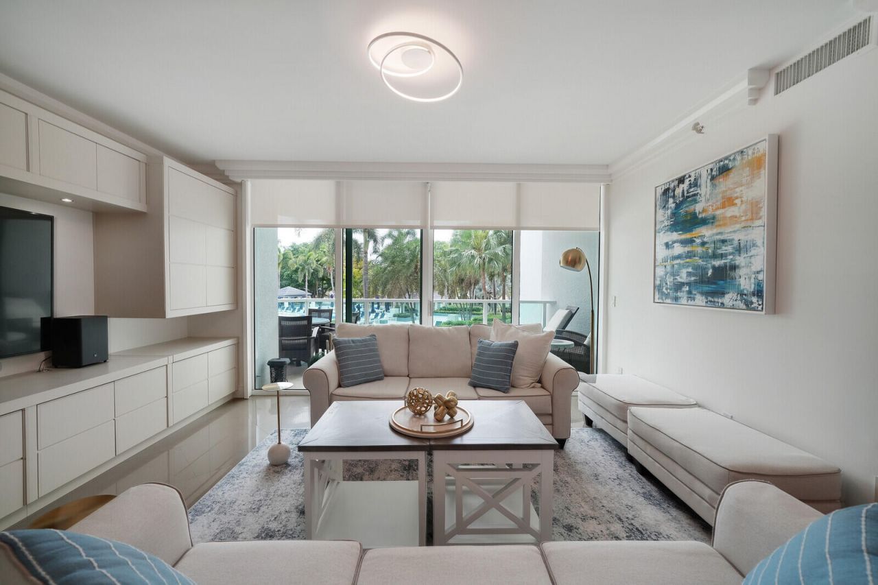 550 SE Mizner Boulevard, Unit B209, Boca Raton, FL 33432 Photo