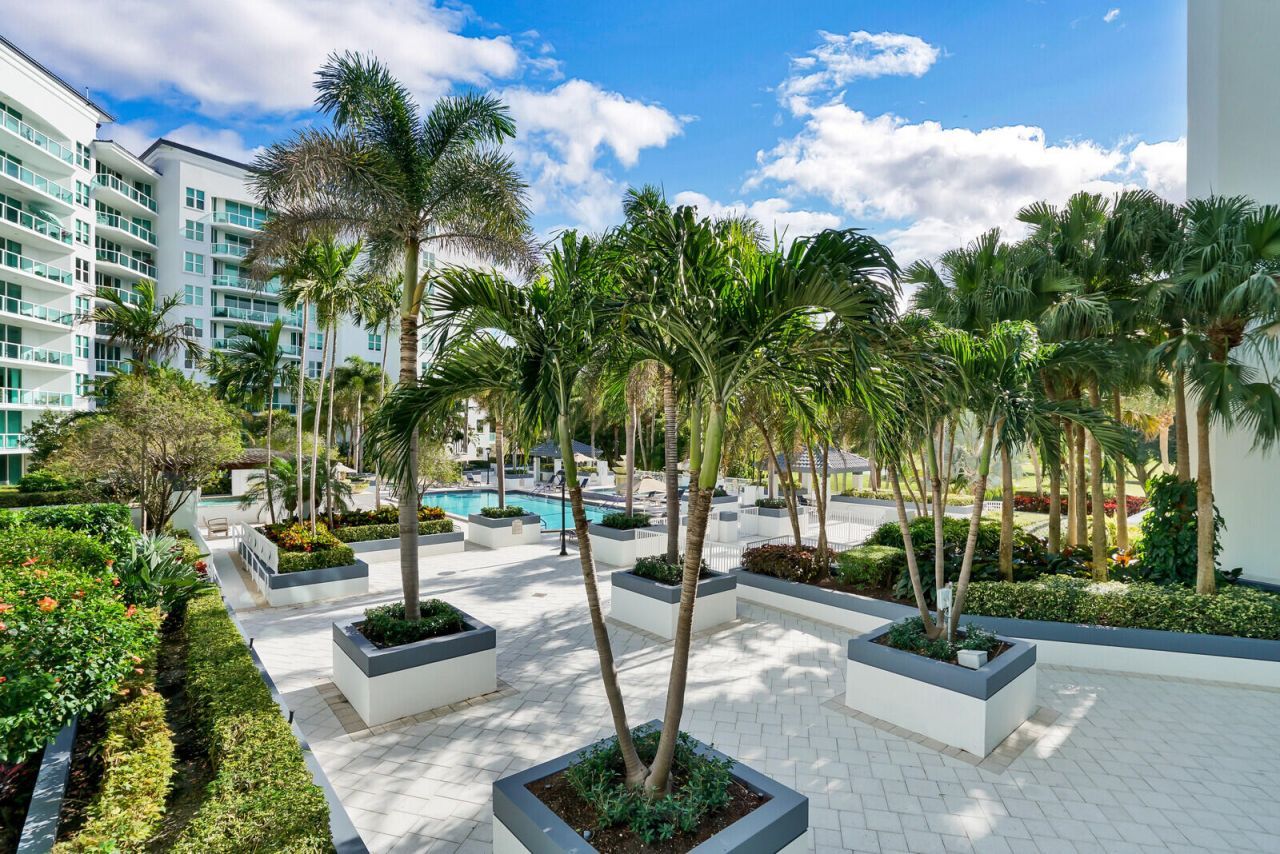 550 SE Mizner Boulevard, Unit B209, Boca Raton, FL 33432 Photo