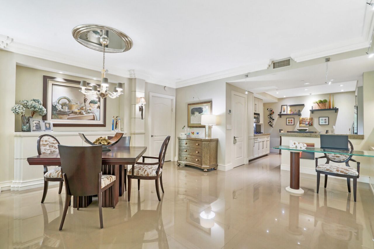 550 SE Mizner Boulevard, Unit B209, Boca Raton, FL 33432 Photo