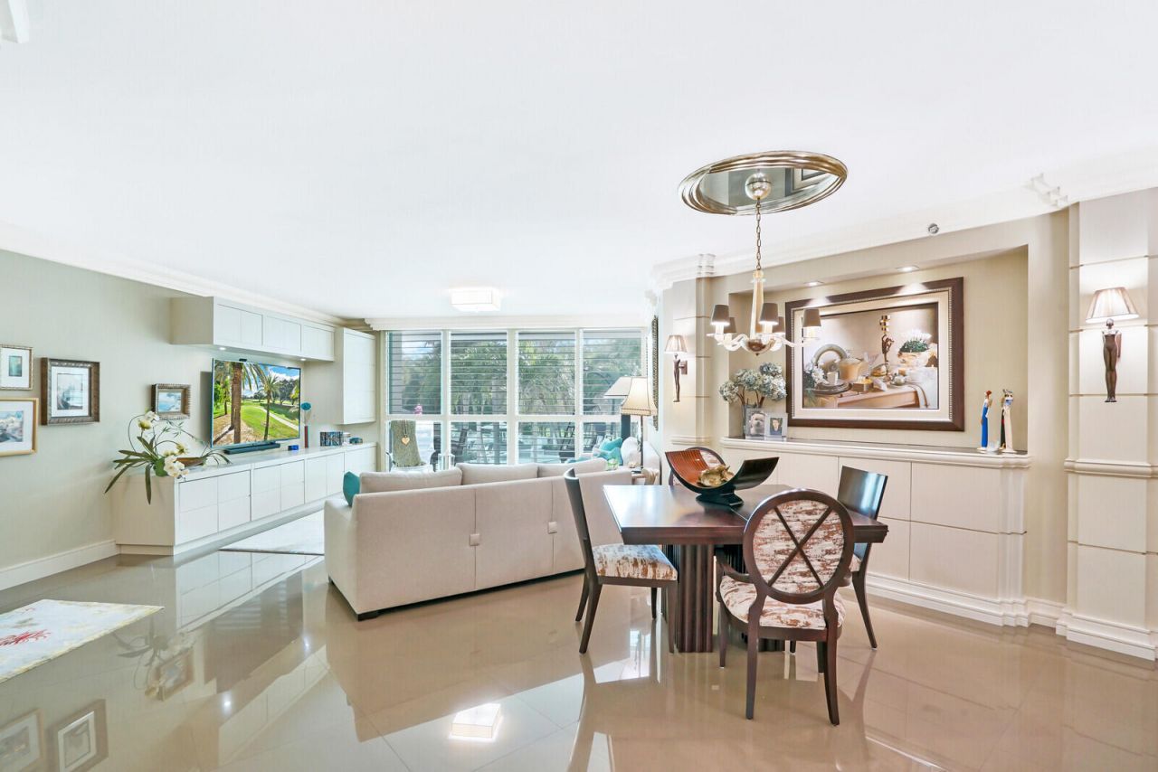 550 SE Mizner Boulevard, Unit B209, Boca Raton, FL 33432 Photo