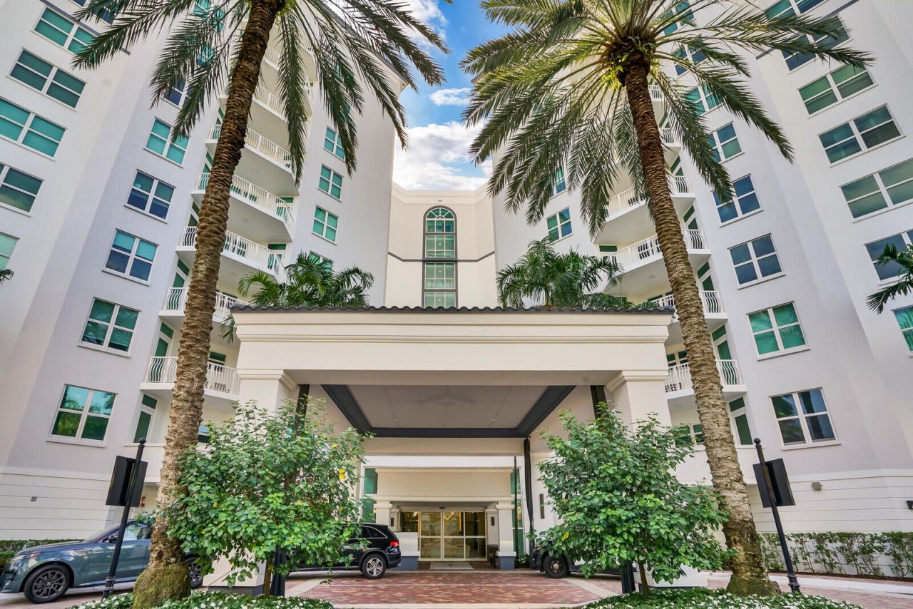 550 SE Mizner Boulevard, Unit B209, Boca Raton, FL 33432 Photo