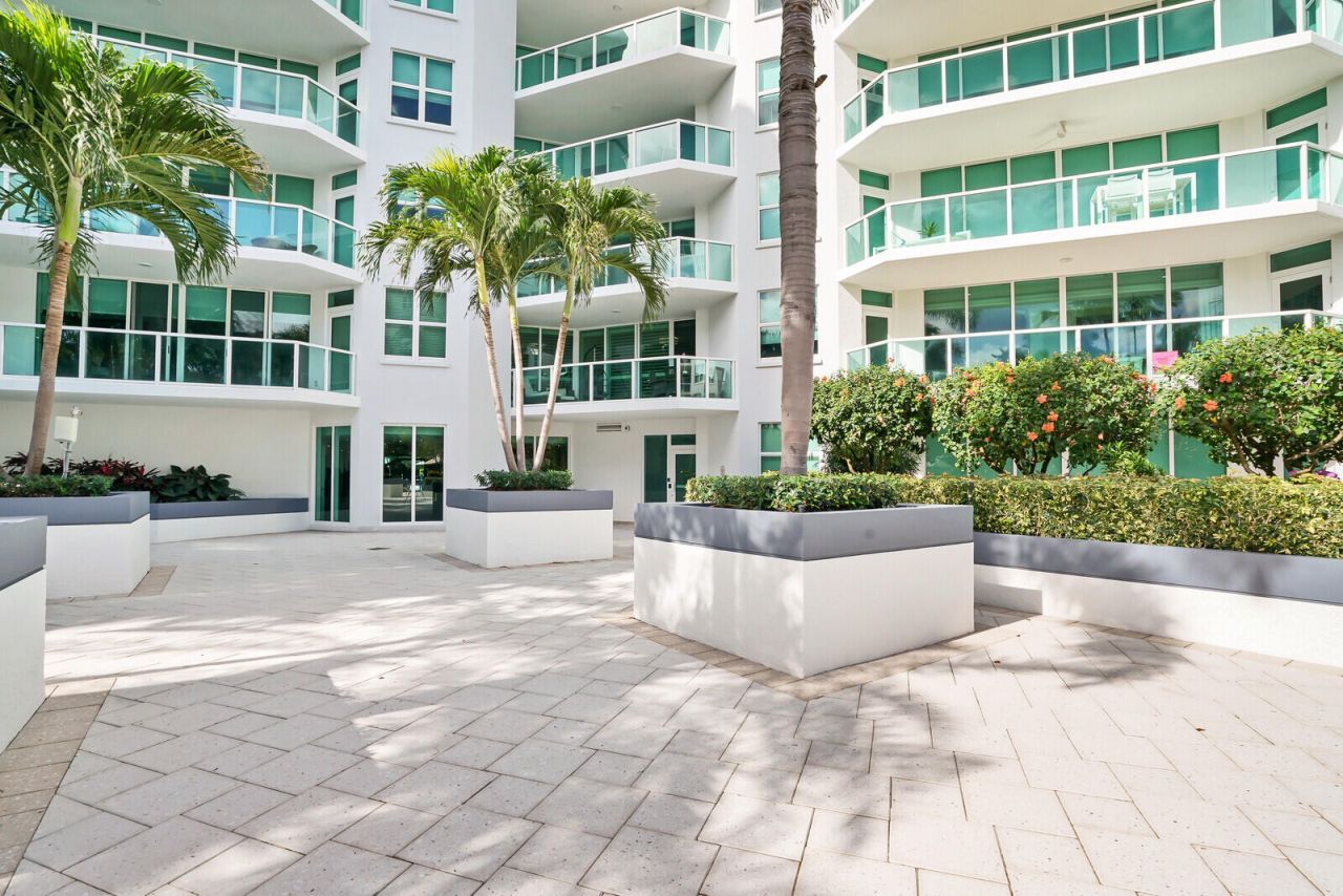 550 SE Mizner Boulevard, Unit B209, Boca Raton, FL 33432 Photo