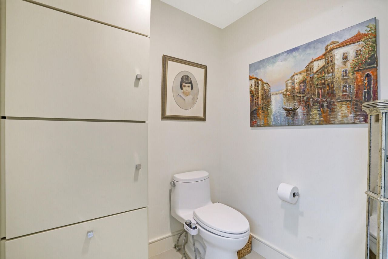 550 SE Mizner Boulevard, Unit B209, Boca Raton, FL 33432 Photo