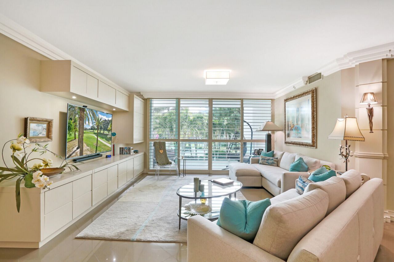 550 SE Mizner Boulevard, Unit B209, Boca Raton, FL 33432 Photo