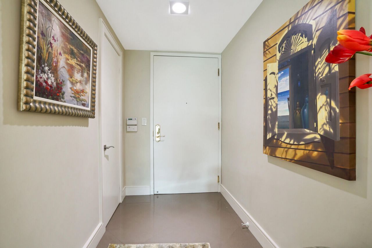 550 SE Mizner Boulevard, Unit B209, Boca Raton, FL 33432 Photo