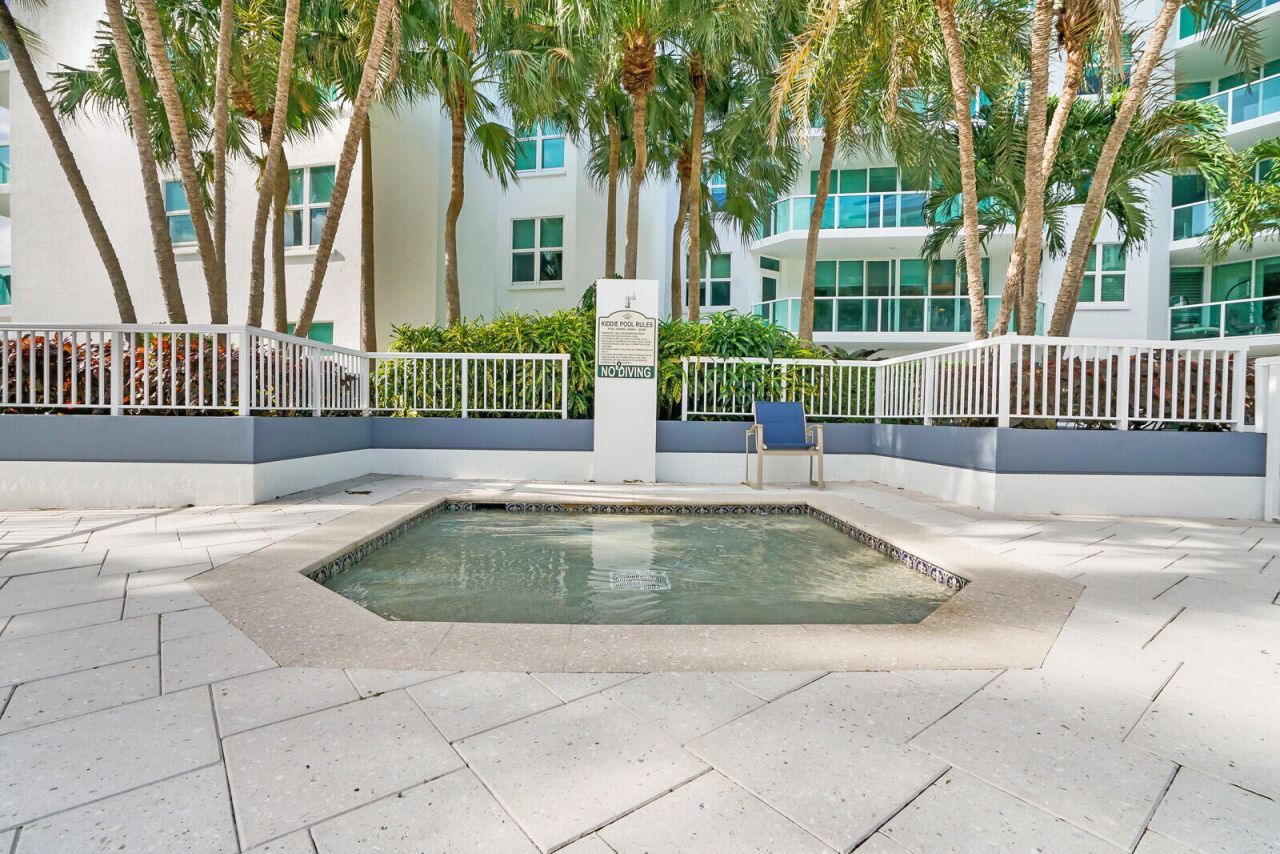 550 SE Mizner Boulevard, Unit B209, Boca Raton, FL 33432 Photo