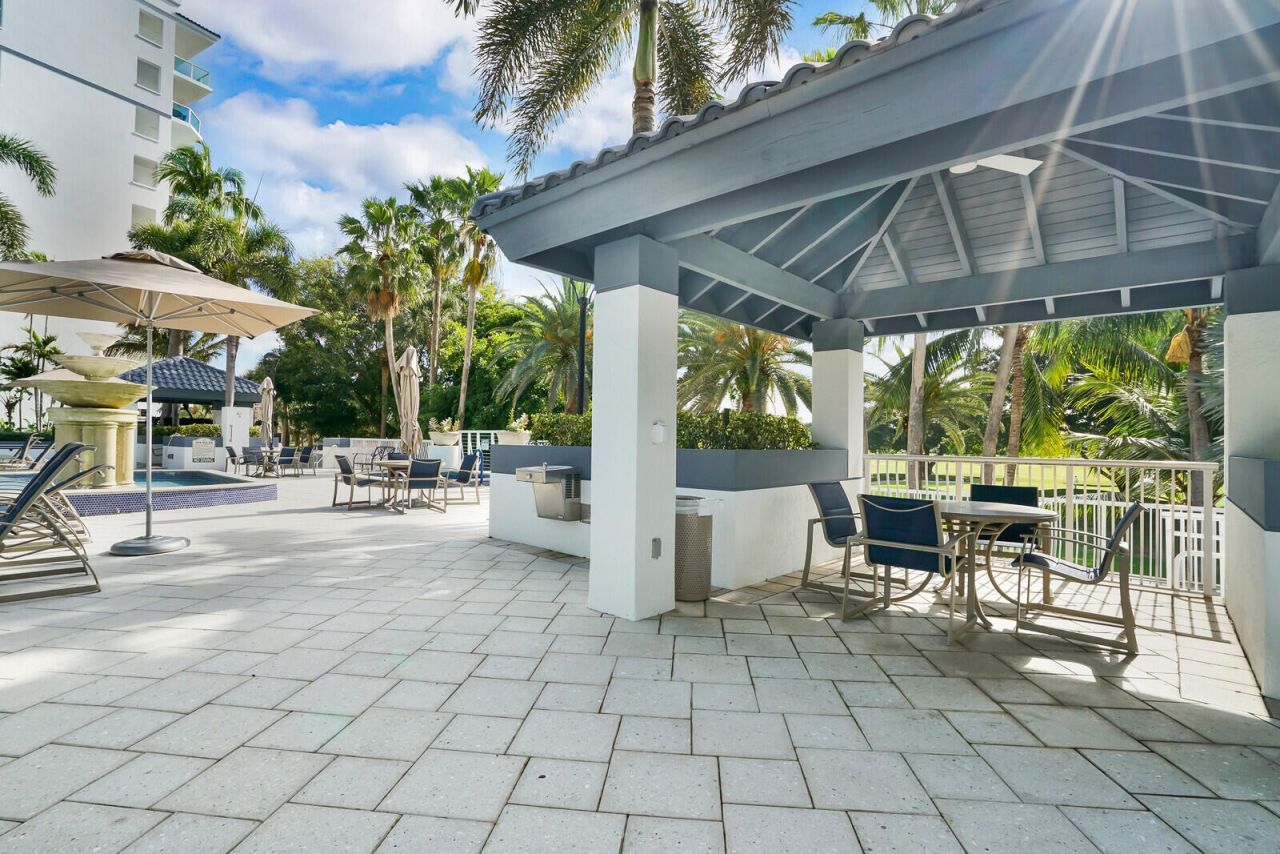 550 SE Mizner Boulevard, Unit B209, Boca Raton, FL 33432 Photo