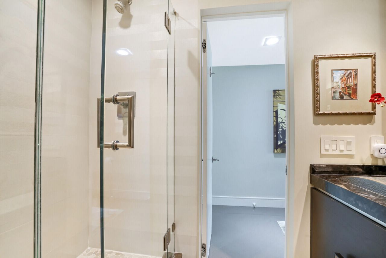 550 SE Mizner Boulevard, Unit B209, Boca Raton, FL 33432 Photo