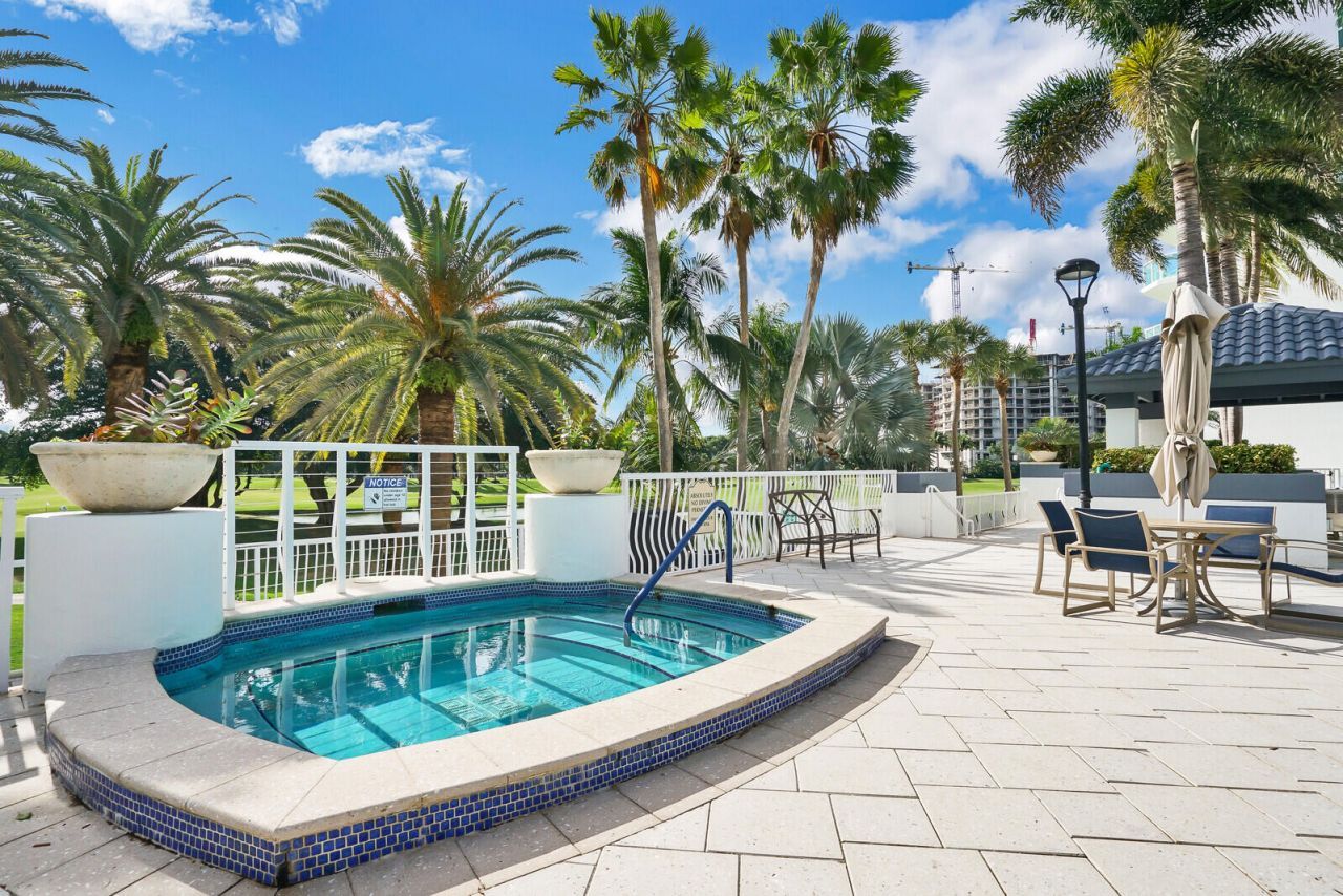 550 SE Mizner Boulevard, Unit B209, Boca Raton, FL 33432 Photo