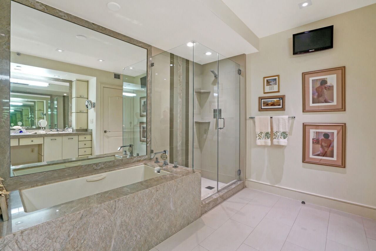 550 SE Mizner Boulevard, Unit B209, Boca Raton, FL 33432 Photo