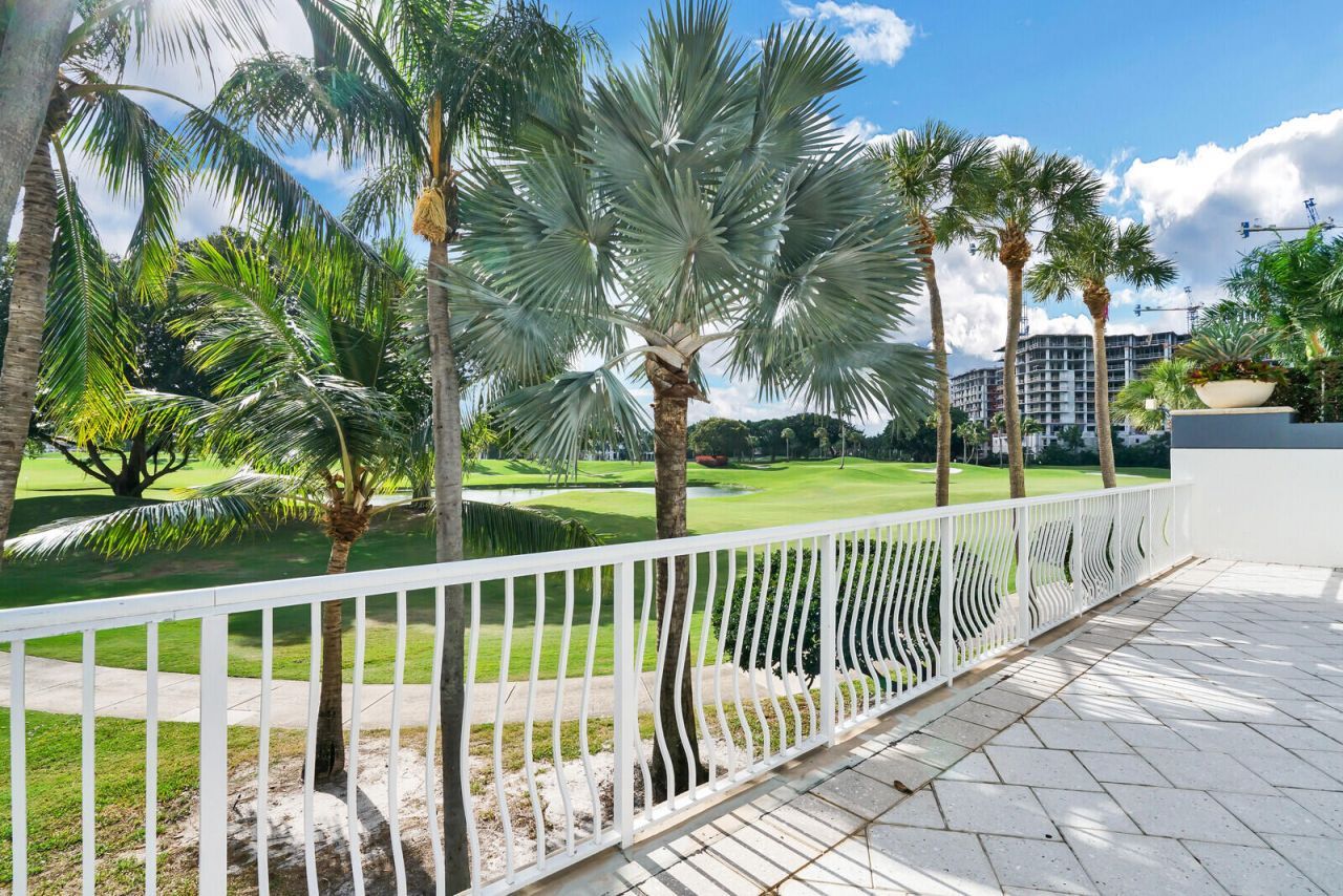 550 SE Mizner Boulevard, Unit B209, Boca Raton, FL 33432 Photo