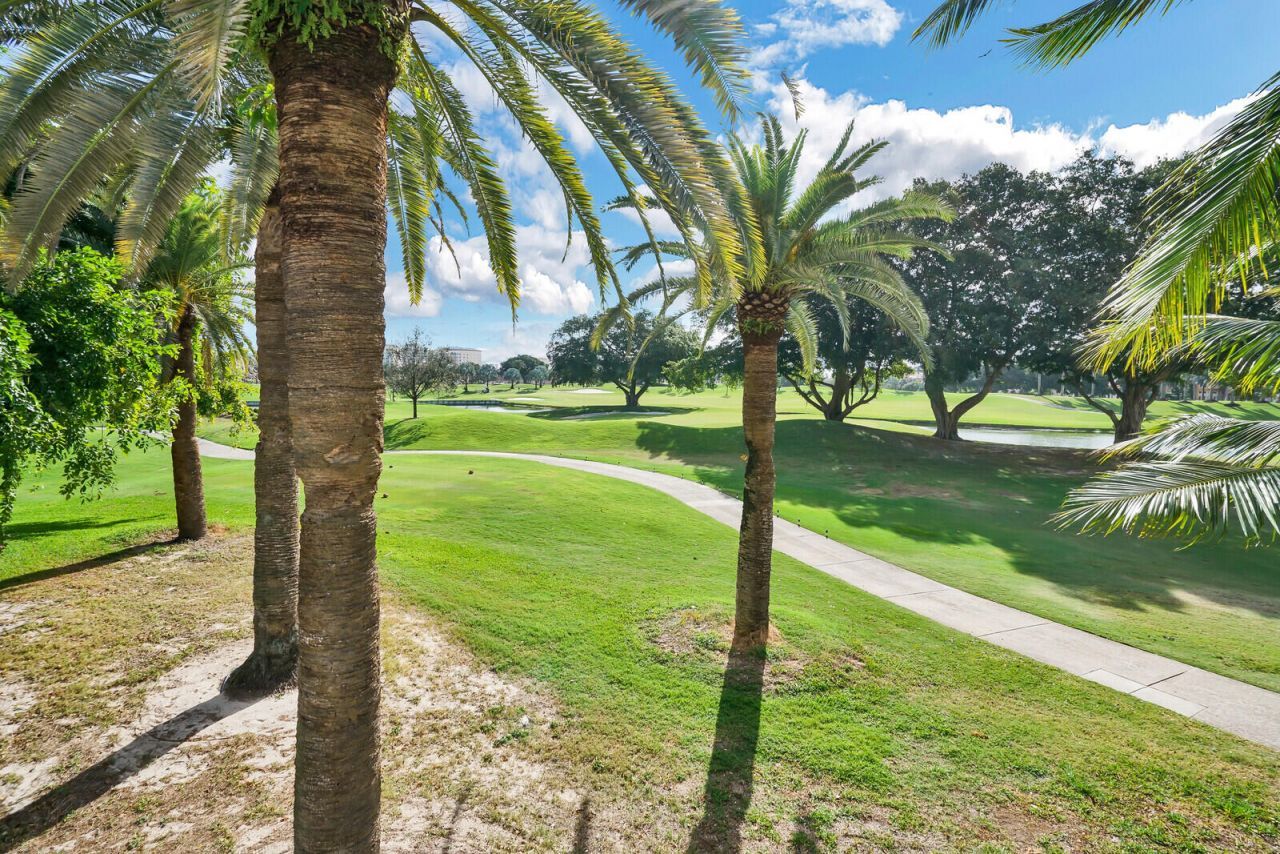 550 SE Mizner Boulevard, Unit B209, Boca Raton, FL 33432 Photo