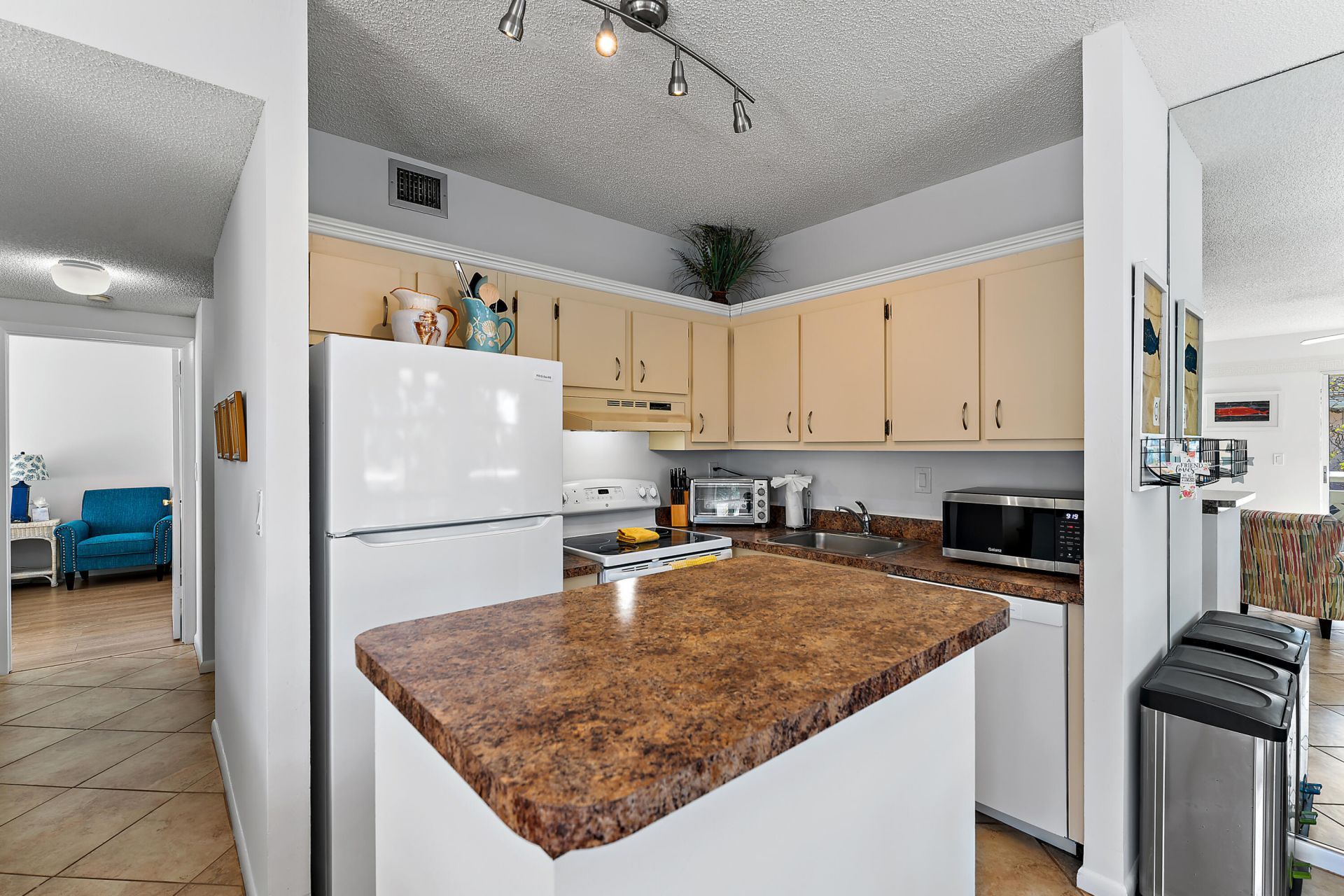 353 S Us Hwy 1, Unit B8, Jupiter, FL 33477 Photo