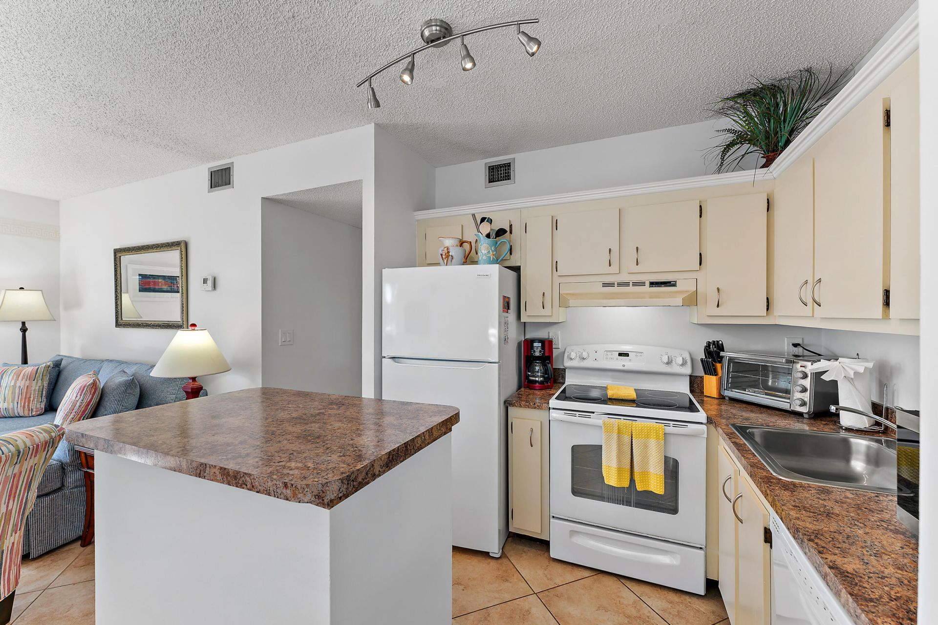 353 S Us Hwy 1, Unit B8, Jupiter, FL 33477 Photo