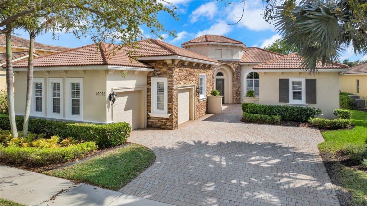 10095 SW Nuova Way, Port Saint Lucie, FL 34986 Photo