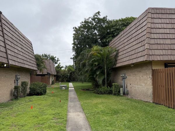 882 Springdale Circle, Unit 88-b, Palm Springs, FL 33461