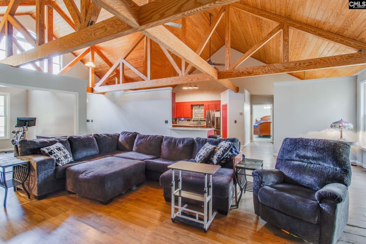 239 Blackthorn Drive Photo 10