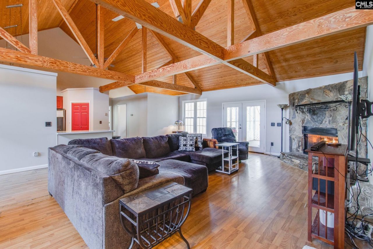 239 Blackthorn Drive Photo 11