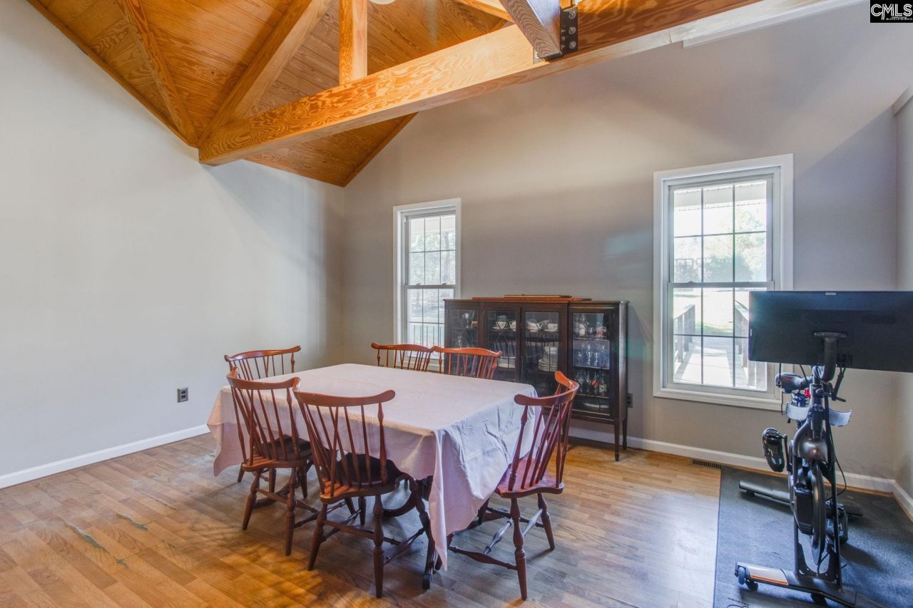 239 Blackthorn Drive Photo 12