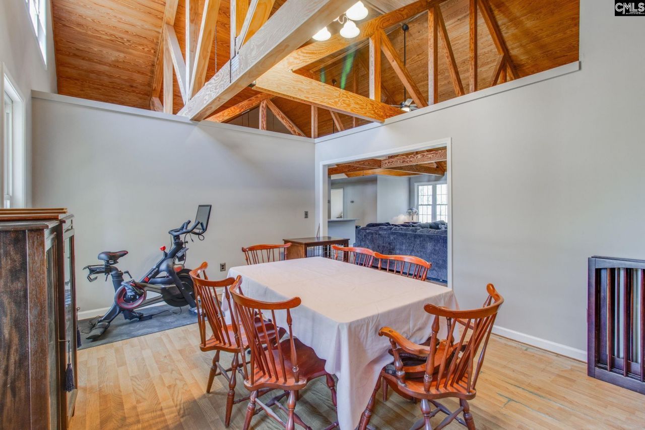 239 Blackthorn Drive Photo 13