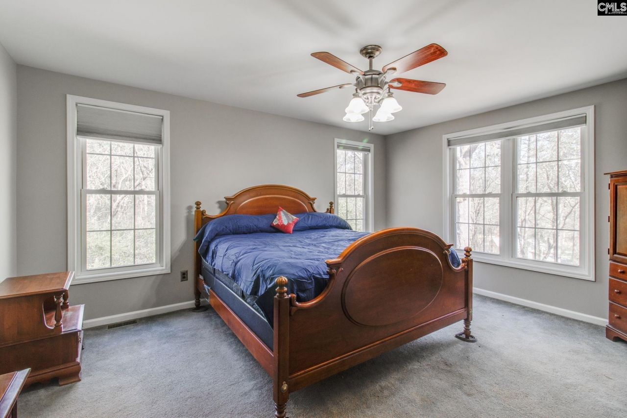 239 Blackthorn Drive Photo 18