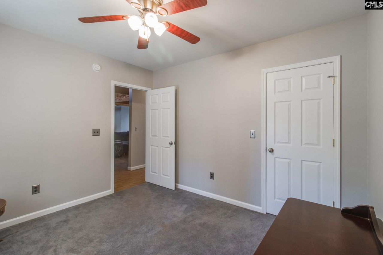 239 Blackthorn Drive Photo 23