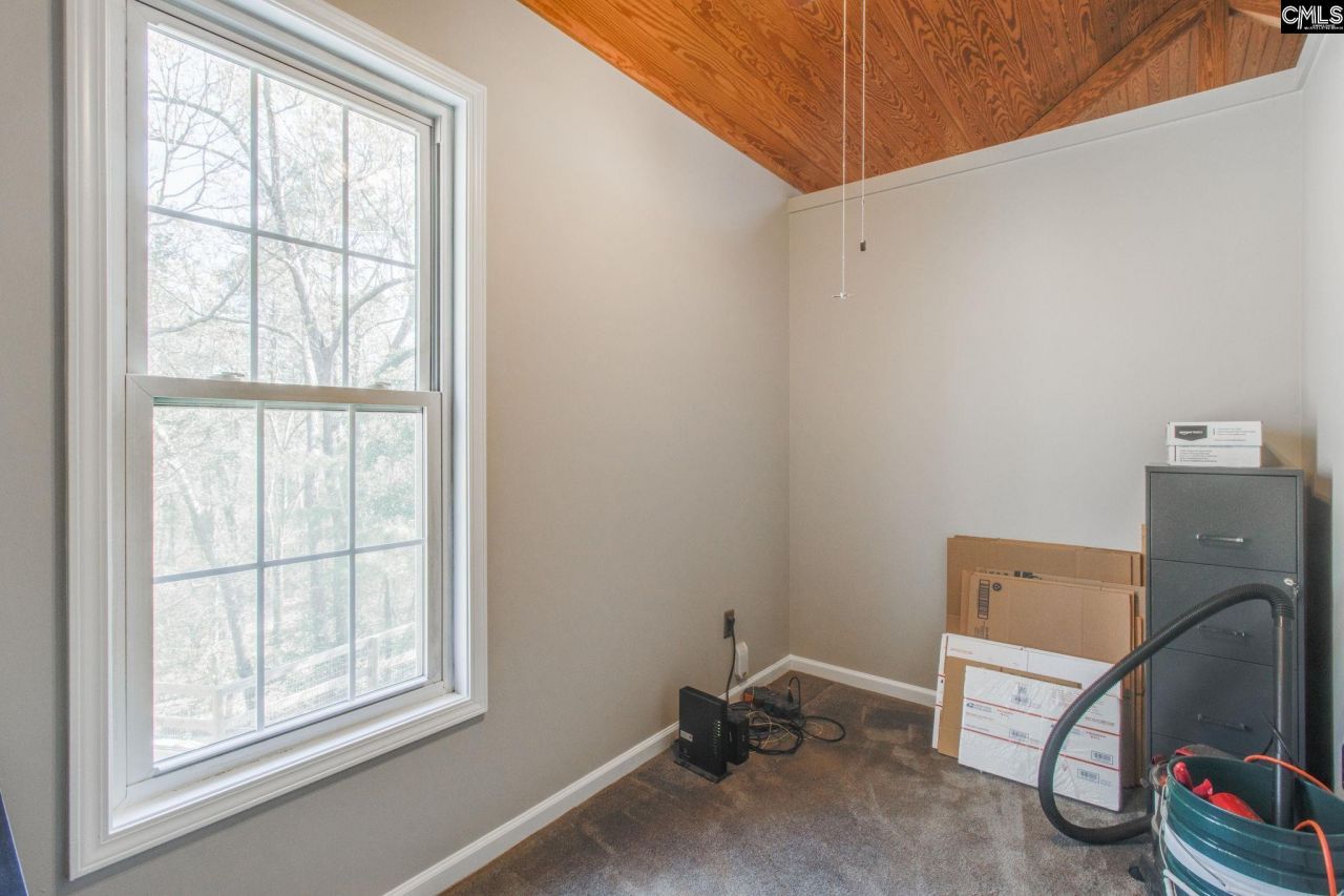 239 Blackthorn Drive Photo 26