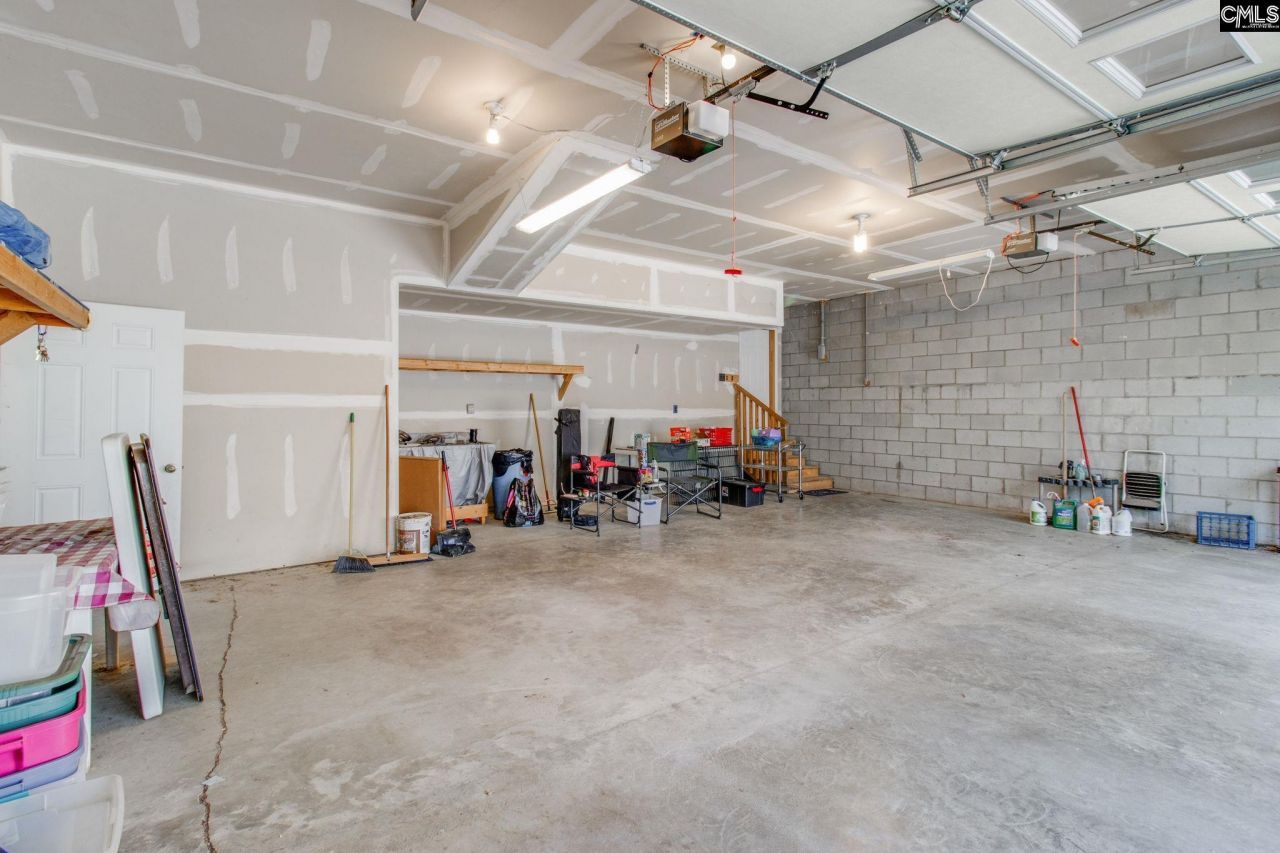 239 Blackthorn Drive Photo 32