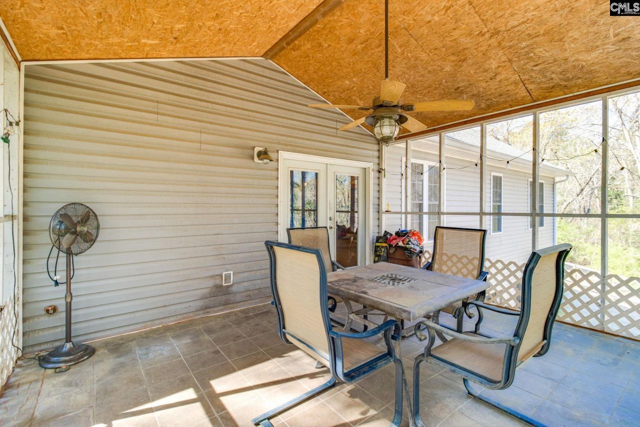 239 Blackthorn Drive Photo 43