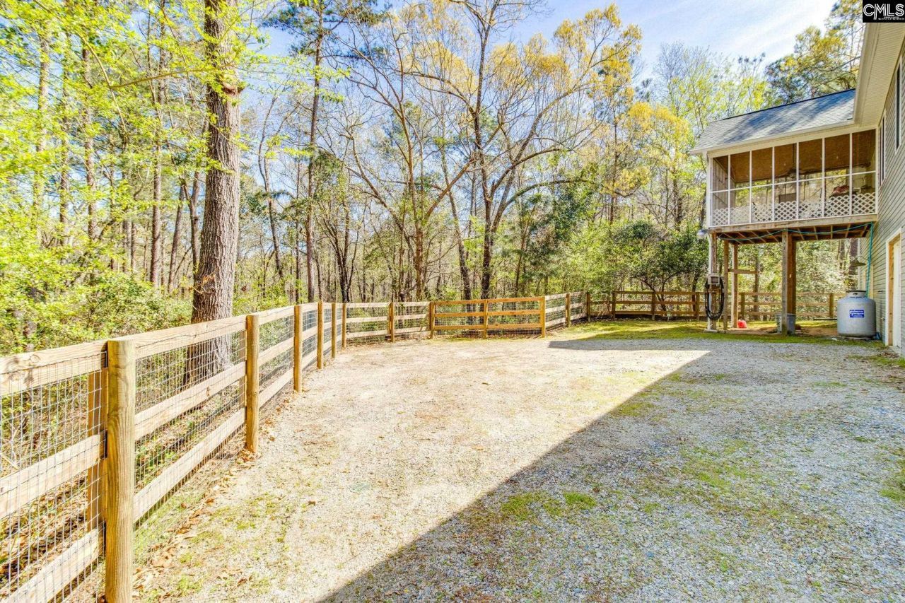 239 Blackthorn Drive Photo 44