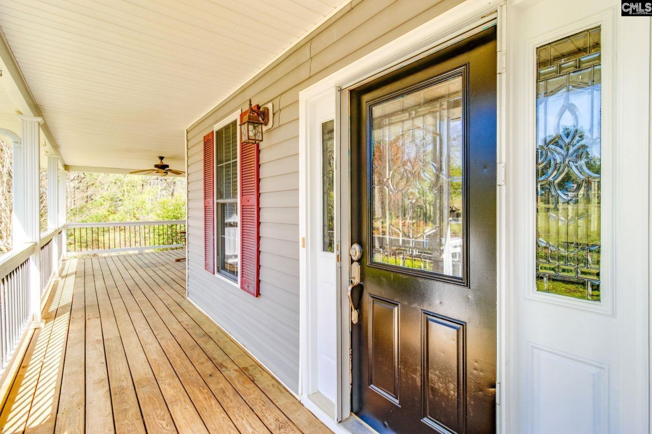 239 Blackthorn Drive Photo 6