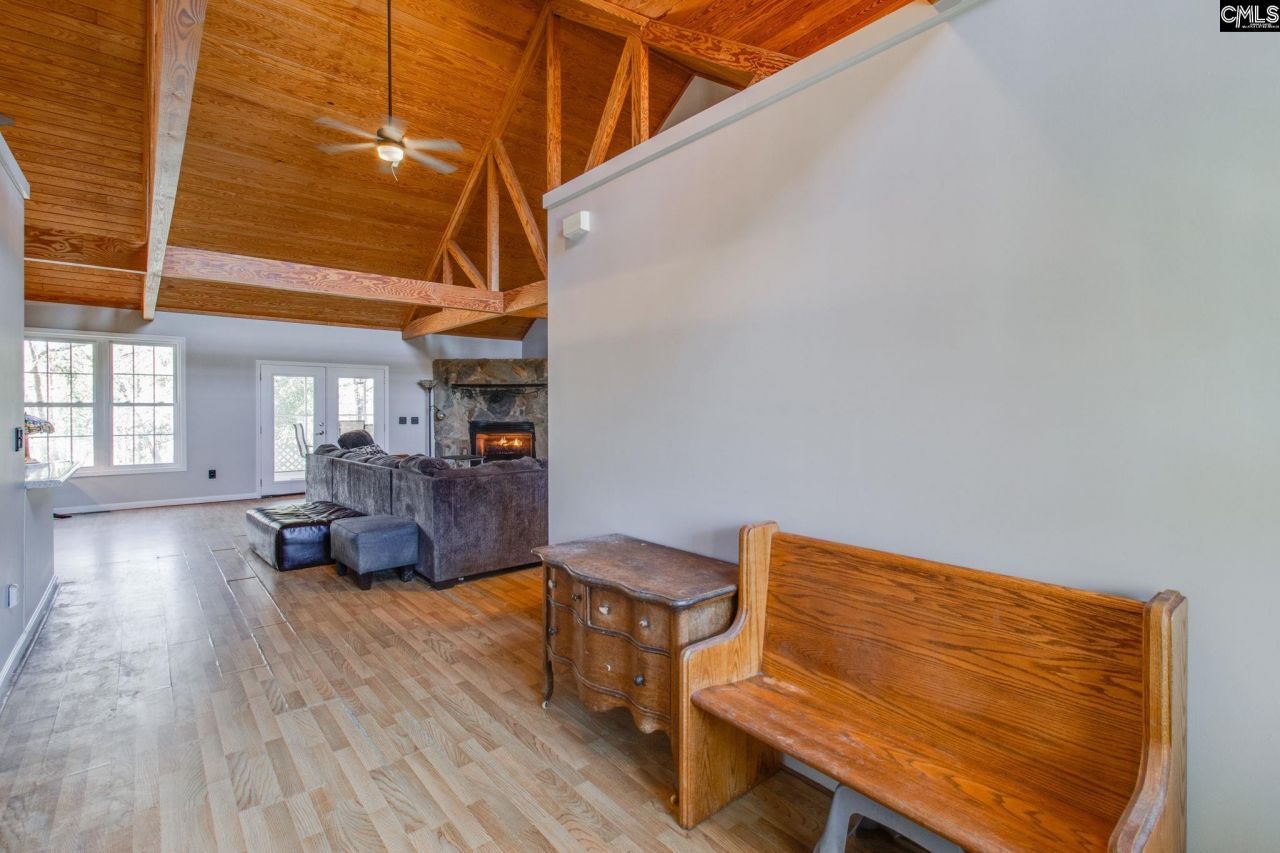 239 Blackthorn Drive Photo 7